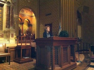 Irit Rosenblum giving the sermon at Rodeph Shalom with Beth Ahava